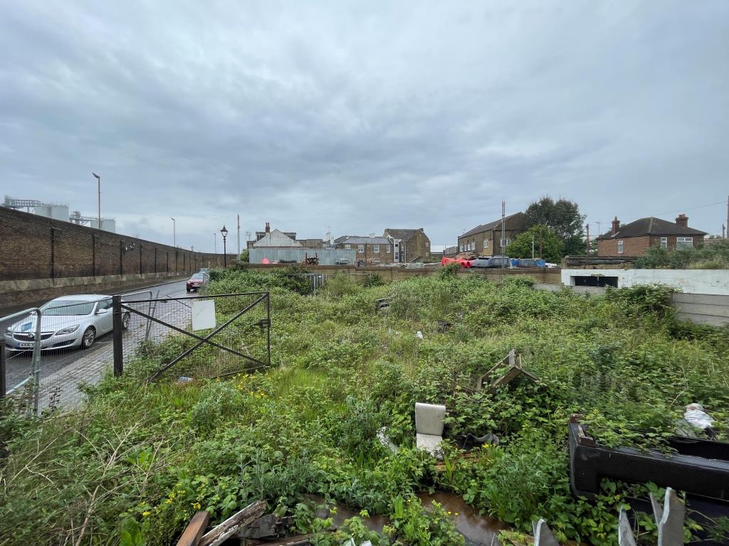 Lot: 112 - LAND WITH LAPSED PLANNING - Vacant parcel of land